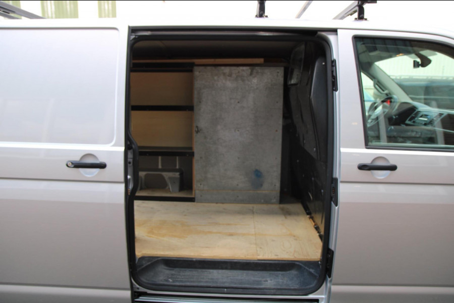 Volkswagen Transporter 2.0 TDI L2H1 Cruise / Voorruitverwarming / Airco / 3 zits