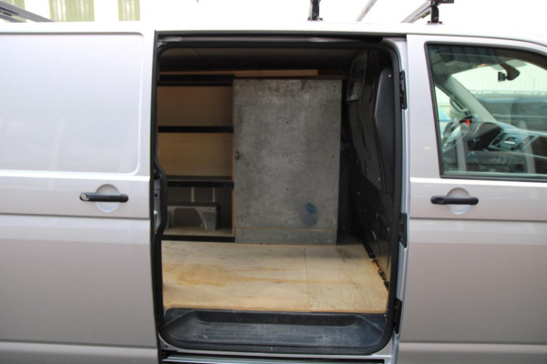 Volkswagen Transporter 2.0 TDI L2H1 Cruise / Voorruitverwarming / Airco / 3 zits