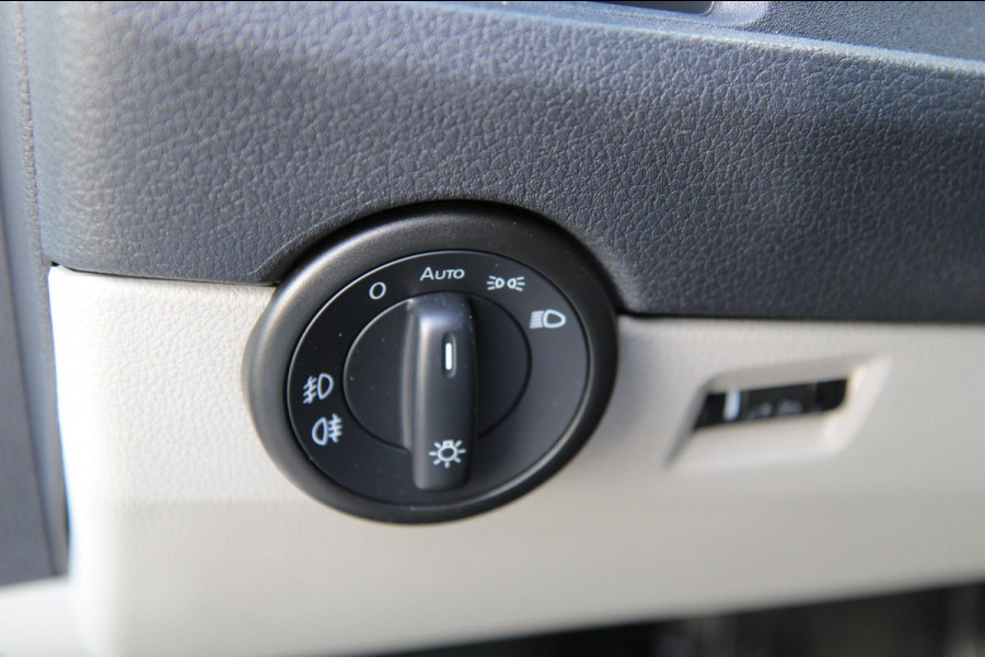 Volkswagen Transporter 2.0 TDI L2H1 Cruise / Voorruitverwarming / Airco / 3 zits