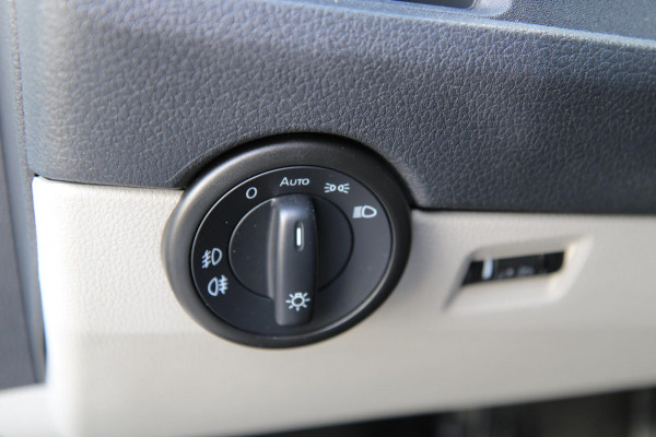 Volkswagen Transporter 2.0 TDI L2H1 Cruise / Voorruitverwarming / Airco / 3 zits