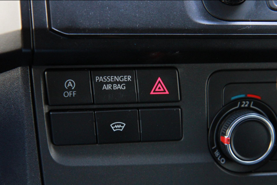 Volkswagen Transporter 2.0 TDI L2H1 Cruise / Voorruitverwarming / Airco / 3 zits