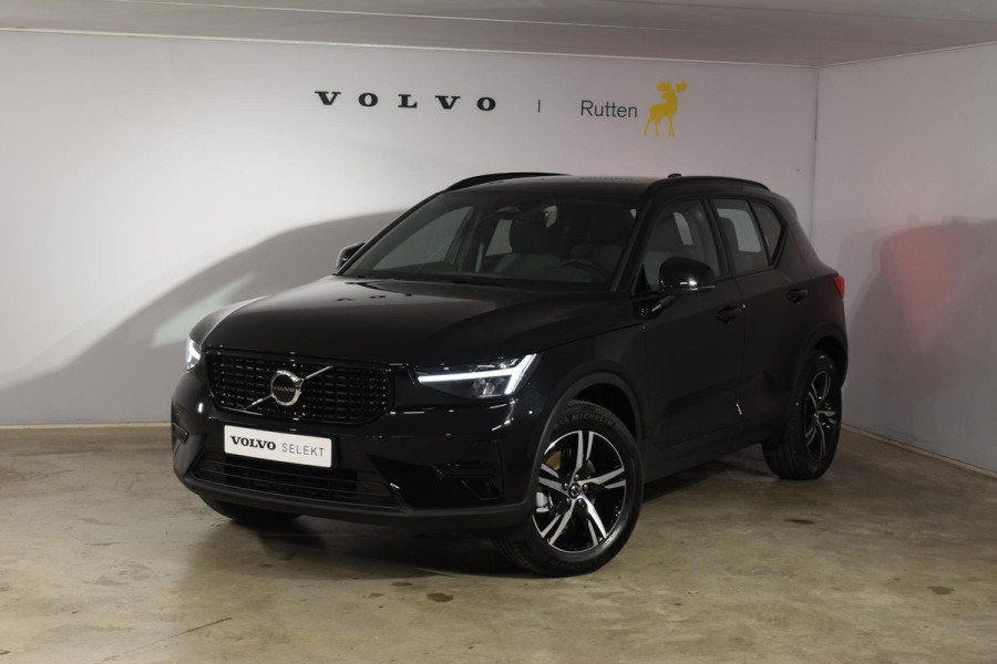 Volvo XC40 B4 211PK Automaat Plus Dark / Navigatie / Harman Kardon / Stuur & Stoelverwarming / LM Velgen / Trekhaak