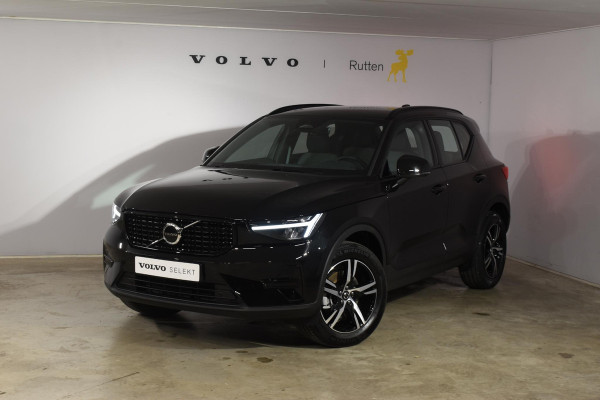 Volvo XC40 B4 211PK Automaat Plus Dark / Navigatie / Harman Kardon / Stuur & Stoelverwarming / LM Velgen / Trekhaak