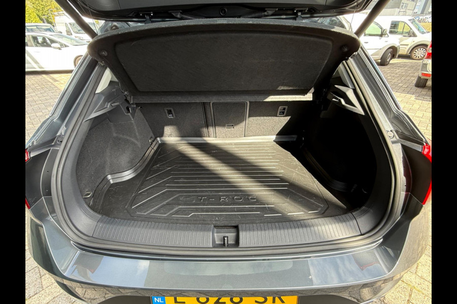 Volkswagen T-Roc 1.5 TSI automaat Style Business, NAP, 1e eigenaar, Trekhaak, VC, CarPlay