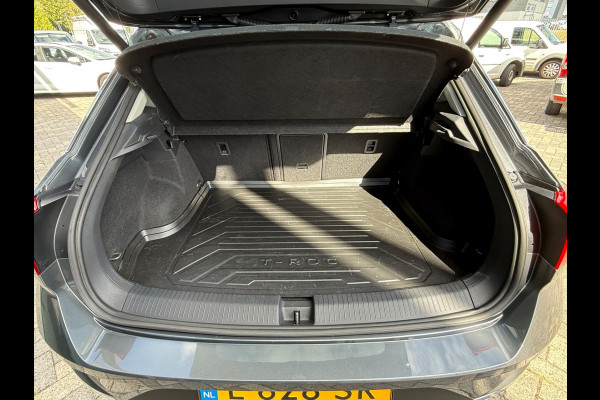 Volkswagen T-Roc 1.5 TSI automaat Style Business, NAP, 1e eigenaar, Trekhaak, VC, CarPlay