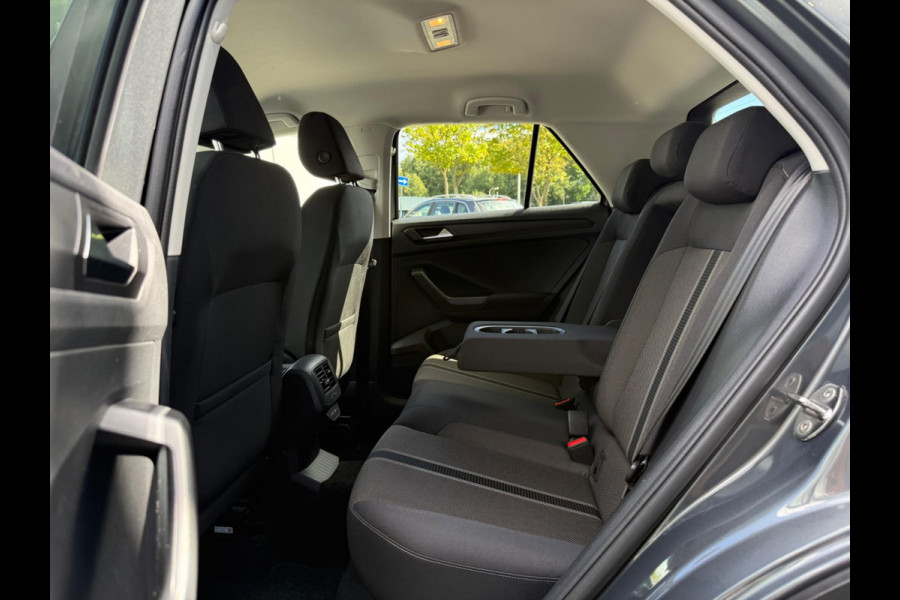 Volkswagen T-Roc 1.5 TSI automaat Style Business, NAP, 1e eigenaar, Trekhaak, VC, CarPlay