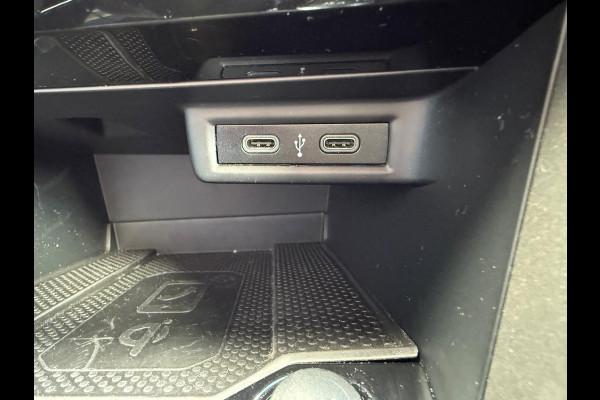 Volkswagen T-Roc 1.5 TSI automaat Style Business, NAP, 1e eigenaar, Trekhaak, VC, CarPlay
