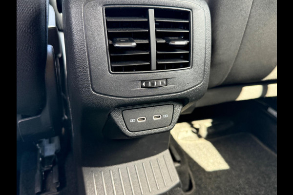 Volkswagen T-Roc 1.5 TSI automaat Style Business, NAP, 1e eigenaar, Trekhaak, VC, CarPlay