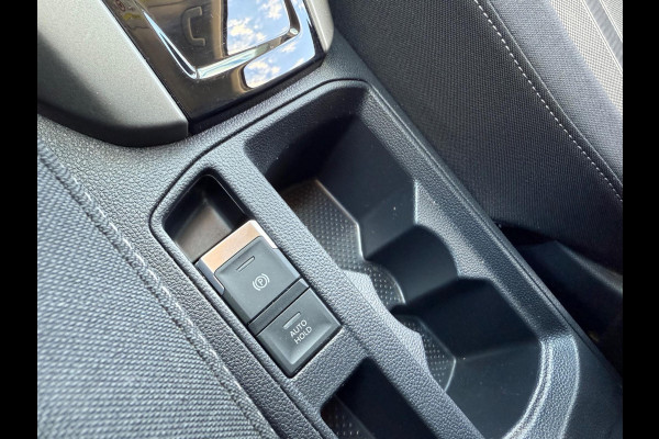 Volkswagen T-Roc 1.5 TSI automaat Style Business, NAP, 1e eigenaar, Trekhaak, VC, CarPlay
