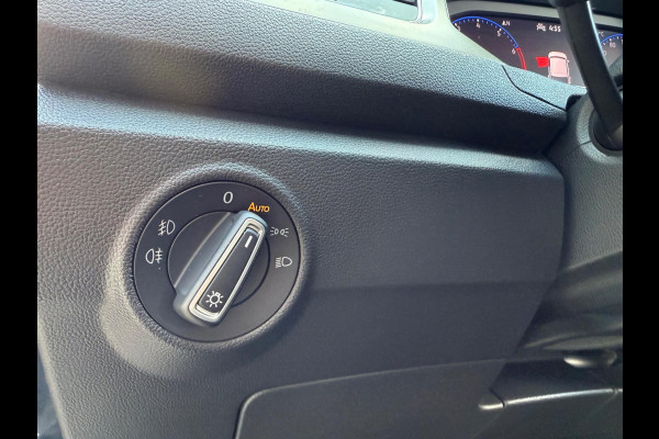 Volkswagen T-Roc 1.5 TSI automaat Style Business, NAP, 1e eigenaar, Trekhaak, VC, CarPlay
