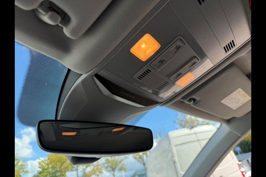 Volkswagen T-Roc 1.5 TSI automaat Style Business, NAP, 1e eigenaar, Trekhaak, VC, CarPlay