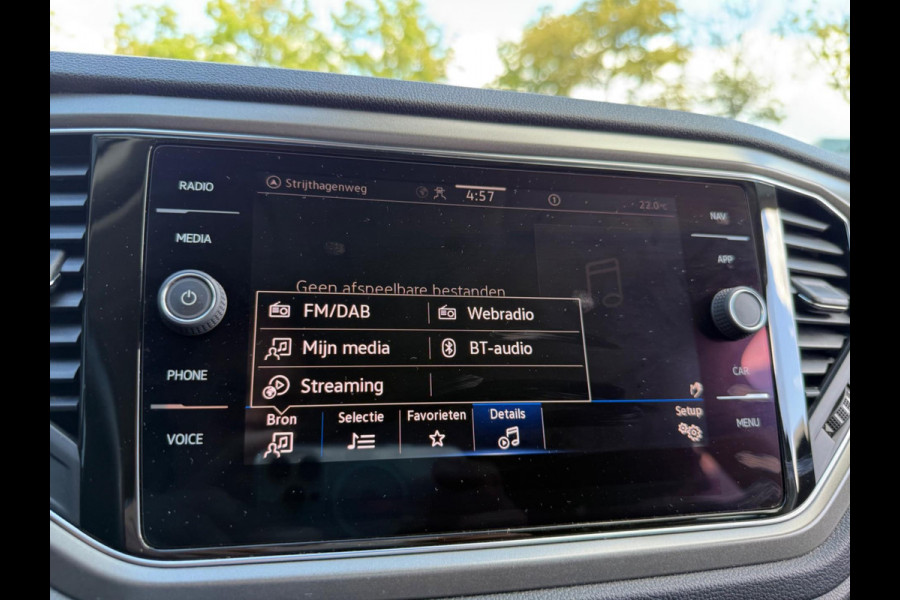 Volkswagen T-Roc 1.5 TSI automaat Style Business, NAP, 1e eigenaar, Trekhaak, VC, CarPlay