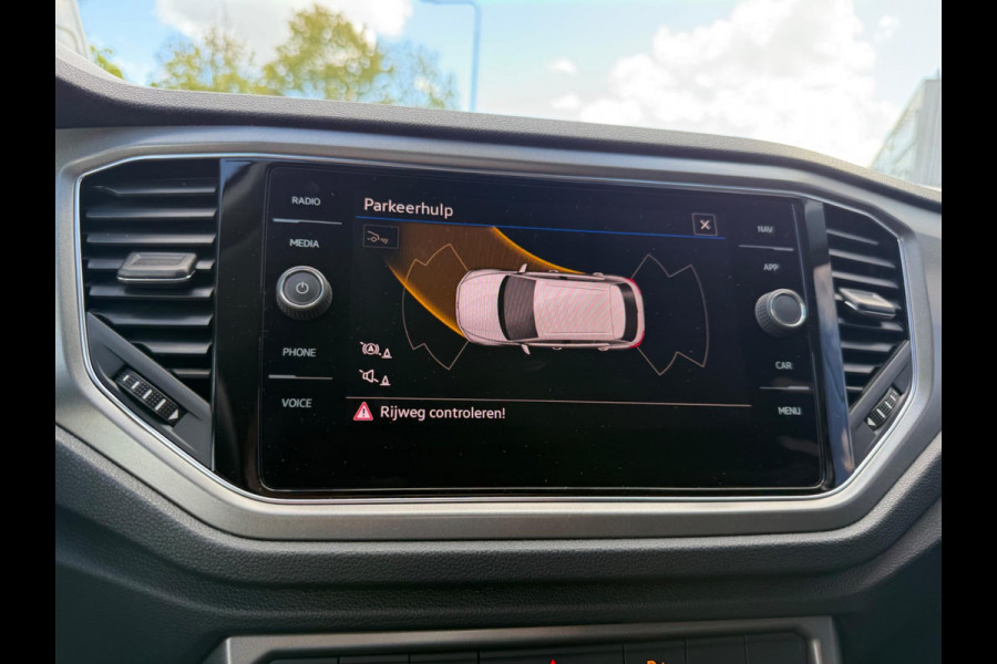 Volkswagen T-Roc 1.5 TSI automaat Style Business, NAP, 1e eigenaar, Trekhaak, VC, CarPlay