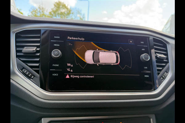 Volkswagen T-Roc 1.5 TSI automaat Style Business, NAP, 1e eigenaar, Trekhaak, VC, CarPlay