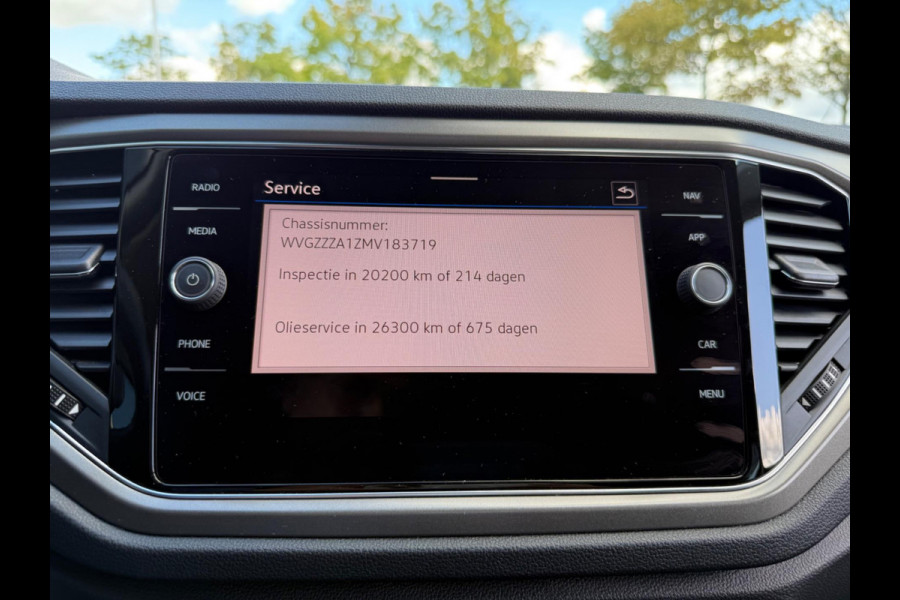 Volkswagen T-Roc 1.5 TSI automaat Style Business, NAP, 1e eigenaar, Trekhaak, VC, CarPlay