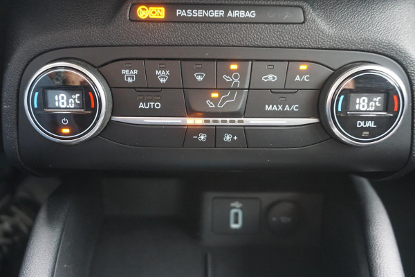 Ford FOCUS Wagon 1.0 EcoBoost 125PK Titanium Business/December 2019 /4-Seizoenbanden.