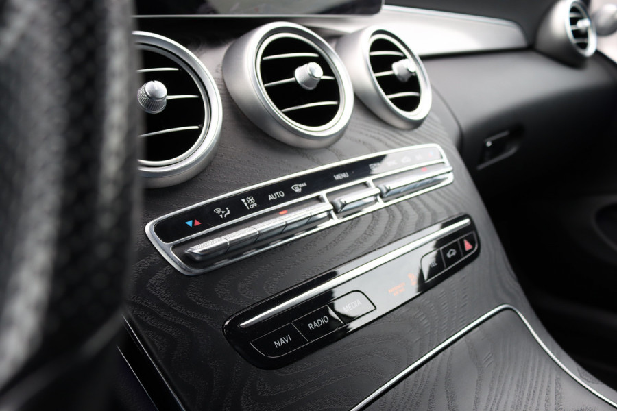 Mercedes-Benz C-Klasse Cabrio 220 d AMG Line | Airscarf | Burmester | Surround Camera | Leder | Keyless Go | Leder | Stoelverwarming | Dodehoekassistent | Apple Carplay/Android Auto |
