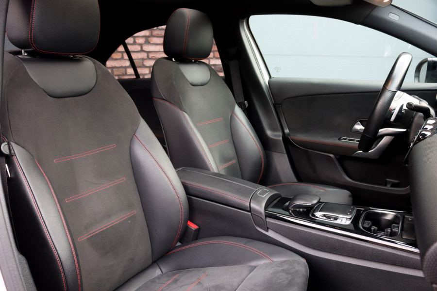 Mercedes-Benz A-Klasse 200 Business Solution AMG | Panoramadak | Camera | Night Pakket | High Performance Led | Widescreen | Regensensor |
