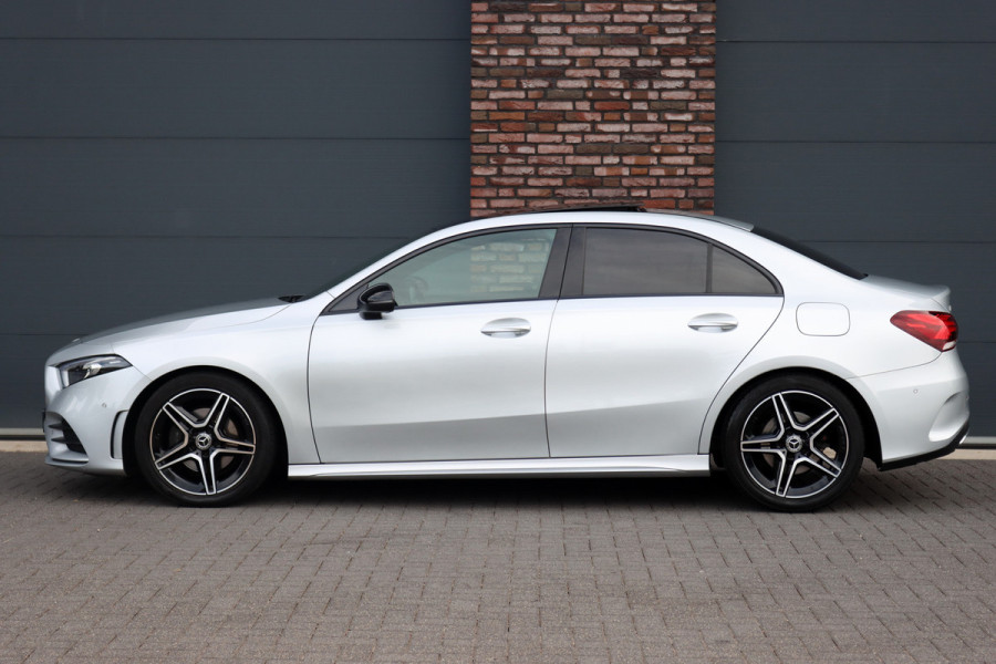 Mercedes-Benz A-Klasse 200 Business Solution AMG | Panoramadak | Camera | Night Pakket | High Performance Led | Widescreen | Regensensor |