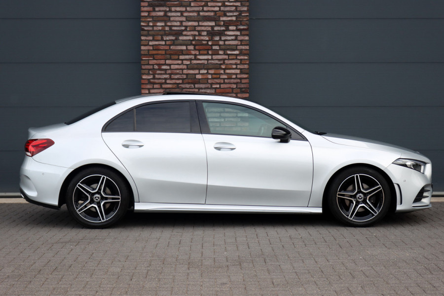 Mercedes-Benz A-Klasse 200 Business Solution AMG | Panoramadak | Camera | Night Pakket | High Performance Led | Widescreen | Regensensor |