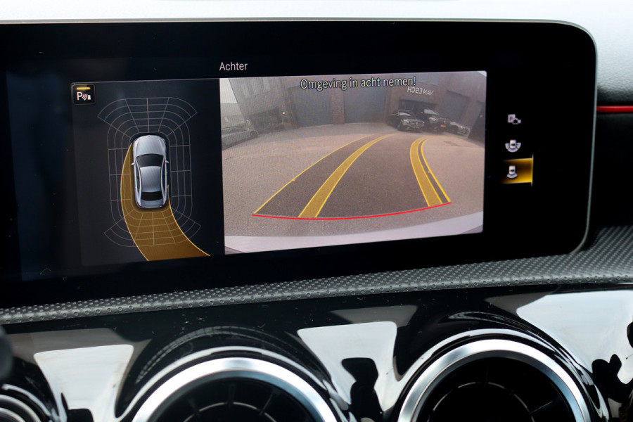 Mercedes-Benz A-Klasse 200 Business Solution AMG | Panoramadak | Camera | Night Pakket | High Performance Led | Widescreen | Regensensor |