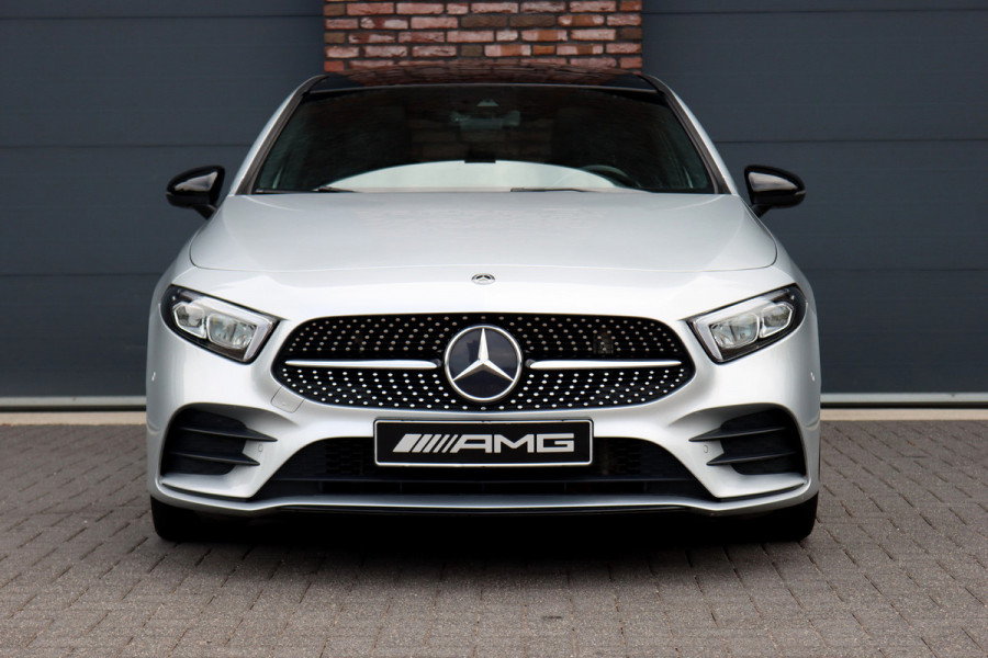 Mercedes-Benz A-Klasse 200 Business Solution AMG | Panoramadak | Camera | Night Pakket | High Performance Led | Widescreen | Regensensor |