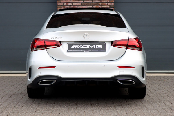 Mercedes-Benz A-Klasse 200 Business Solution AMG | Panoramadak | Camera | Night Pakket | High Performance Led | Widescreen | Regensensor |