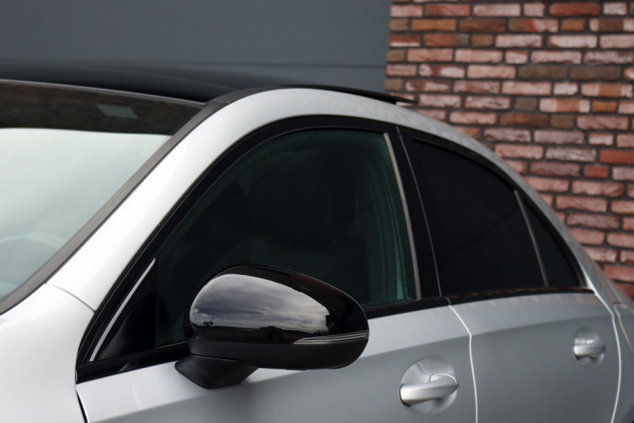 Mercedes-Benz A-Klasse 200 Business Solution AMG | Panoramadak | Camera | Night Pakket | High Performance Led | Widescreen | Regensensor |