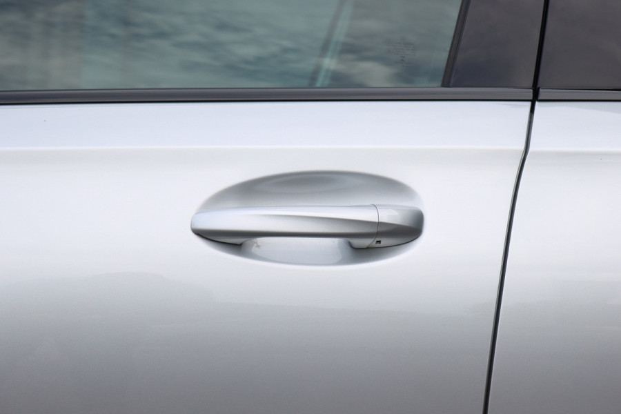 Mercedes-Benz A-Klasse 200 Business Solution AMG | Panoramadak | Camera | Night Pakket | High Performance Led | Widescreen | Regensensor |