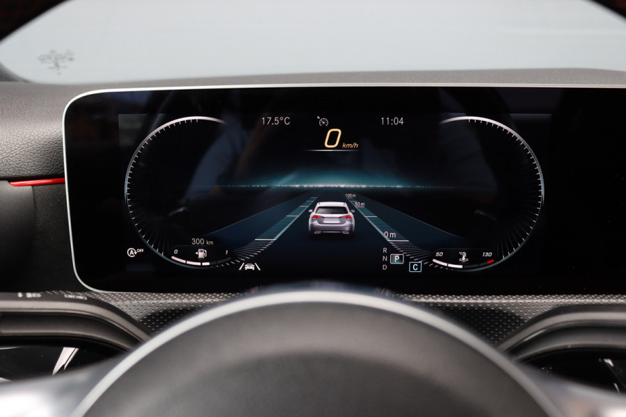 Mercedes-Benz A-Klasse 200 Business Solution AMG | Panoramadak | Camera | Night Pakket | High Performance Led | Widescreen | Regensensor |