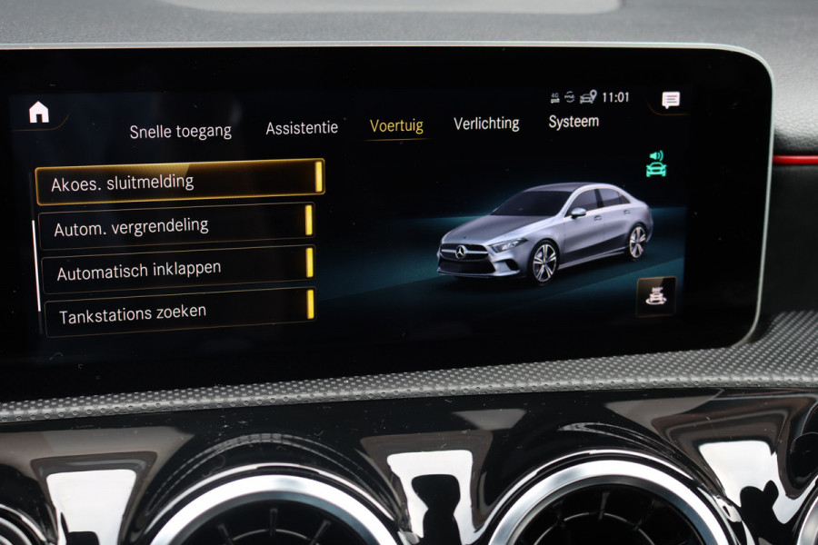 Mercedes-Benz A-Klasse 200 Business Solution AMG | Panoramadak | Camera | Night Pakket | High Performance Led | Widescreen | Regensensor |