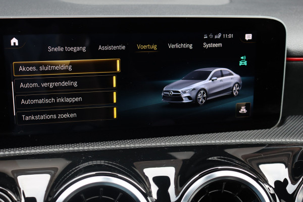 Mercedes-Benz A-Klasse 200 Business Solution AMG | Panoramadak | Camera | Night Pakket | High Performance Led | Widescreen | Regensensor |
