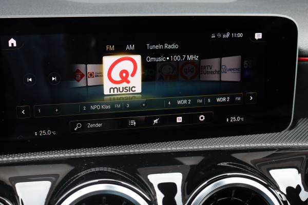 Mercedes-Benz A-Klasse 200 Business Solution AMG | Panoramadak | Camera | Night Pakket | High Performance Led | Widescreen | Regensensor |