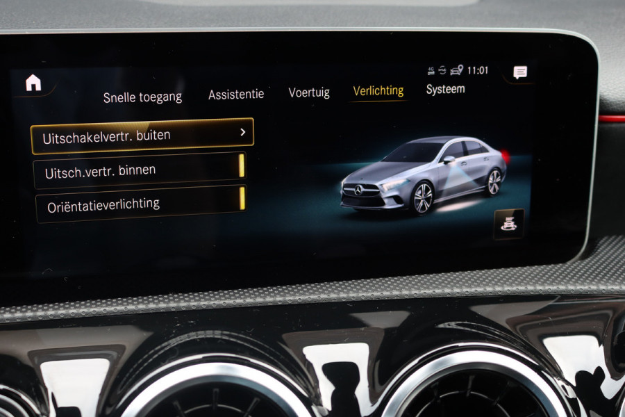 Mercedes-Benz A-Klasse 200 Business Solution AMG | Panoramadak | Camera | Night Pakket | High Performance Led | Widescreen | Regensensor |