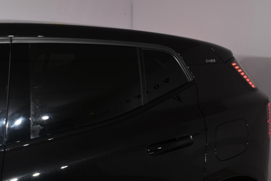 Volvo EX30 Single Motor Extended Range Plus 69 kWh / Adaptieve Cruise Control / Pilot Assist / Harman Kardon / Verwarmbare Voorstoelen en Stuurwiel / Elektr. achterklep / Climate control