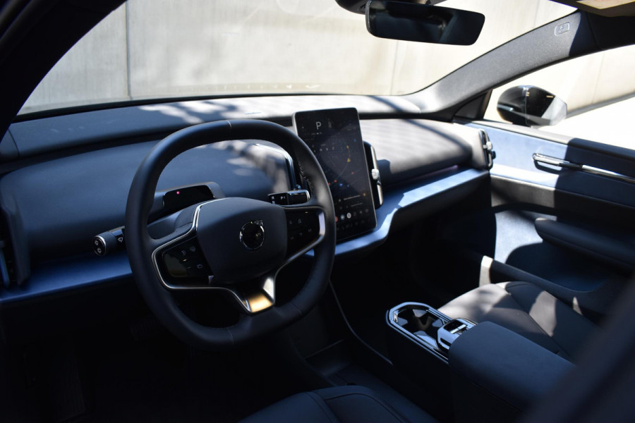 Volvo EX30 Single Motor Extended Range Plus 69 kWh / Adaptieve Cruise Control / Pilot Assist / Harman Kardon / Verwarmbare Voorstoelen en Stuurwiel / Elektr. achterklep / Climate control