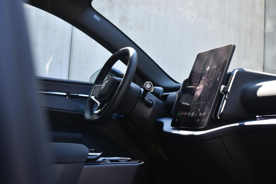 Volvo EX30 Single Motor Extended Range Plus 69 kWh / Adaptieve Cruise Control / Pilot Assist / Harman Kardon / Verwarmbare Voorstoelen en Stuurwiel / Elektr. achterklep / Climate control
