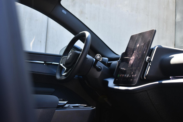 Volvo EX30 Single Motor Extended Range Plus 69 kWh / Adaptieve Cruise Control / Pilot Assist / Harman Kardon / Verwarmbare Voorstoelen en Stuurwiel / Elektr. achterklep / Climate control