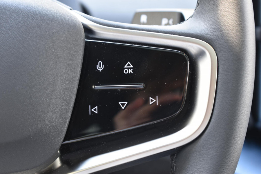 Volvo EX30 Single Motor Extended Range Plus 69 kWh / Adaptieve Cruise Control / Pilot Assist / Harman Kardon / Verwarmbare Voorstoelen en Stuurwiel / Elektr. achterklep / Climate control