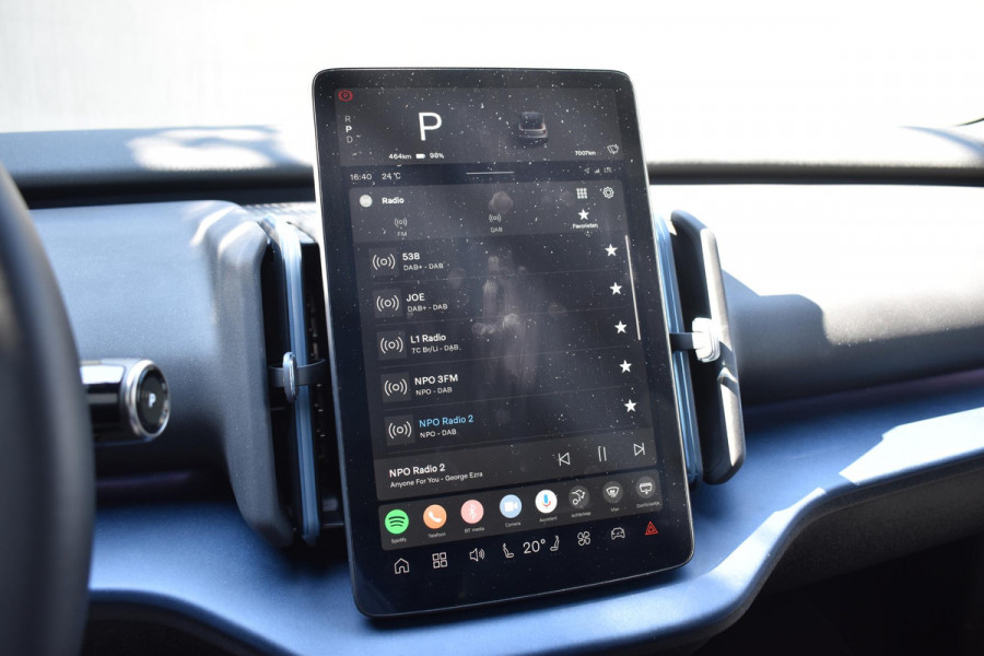 Volvo EX30 Single Motor Extended Range Plus 69 kWh / Adaptieve Cruise Control / Pilot Assist / Harman Kardon / Verwarmbare Voorstoelen en Stuurwiel / Elektr. achterklep / Climate control