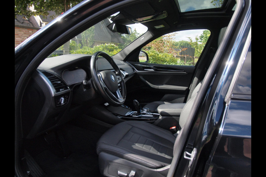 BMW iX3 Executive 80 kWh | Panoramadak | Camera | Apple Carplay | Cruise Control | Leer |