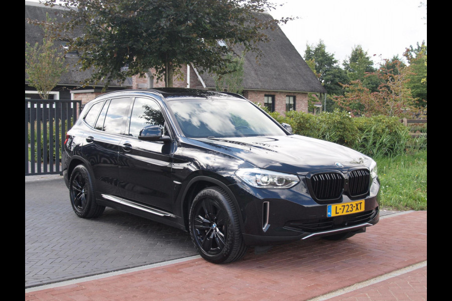 BMW iX3 Executive 80 kWh | Panoramadak | Camera | Apple Carplay | Cruise Control | Leer |