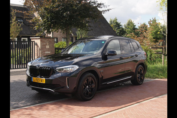 BMW iX3 Executive 80 kWh | Panoramadak | Camera | Apple Carplay | Cruise Control | Leer |
