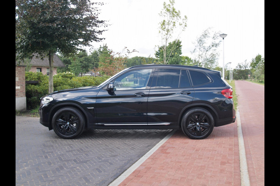 BMW iX3 Executive 80 kWh | Panoramadak | Camera | Apple Carplay | Cruise Control | Leer |