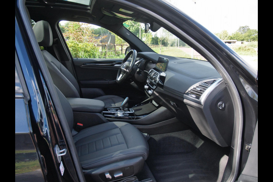 BMW iX3 Executive 80 kWh | Panoramadak | Camera | Apple Carplay | Cruise Control | Leer |
