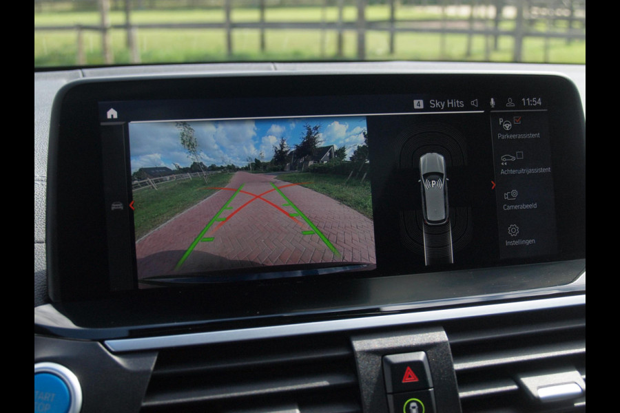 BMW iX3 Executive 80 kWh | Panoramadak | Camera | Apple Carplay | Cruise Control | Leer |