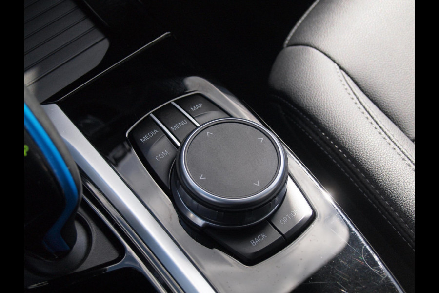 BMW iX3 Executive 80 kWh | Panoramadak | Camera | Apple Carplay | Cruise Control | Leer |
