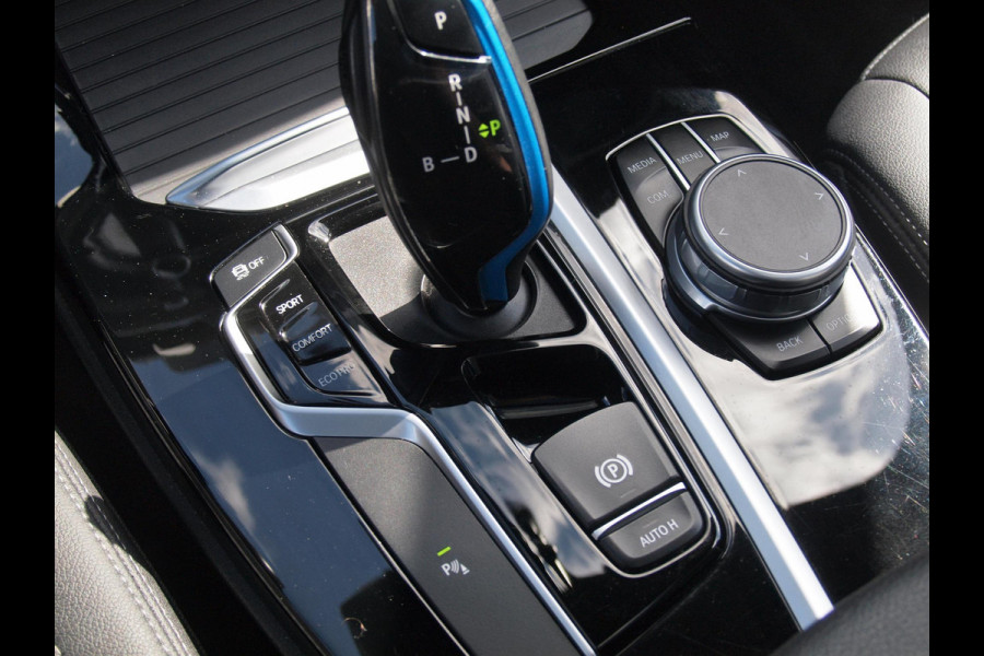 BMW iX3 Executive 80 kWh | Panoramadak | Camera | Apple Carplay | Cruise Control | Leer |