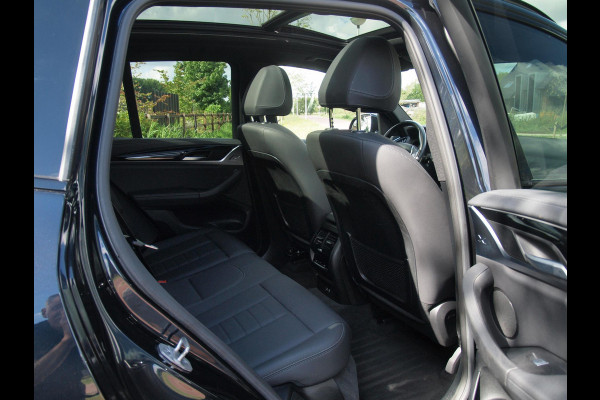 BMW iX3 Executive 80 kWh | Panoramadak | Camera | Apple Carplay | Cruise Control | Leer |