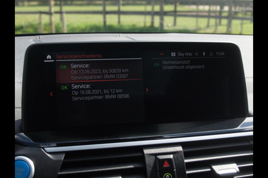 BMW iX3 Executive 80 kWh | Panoramadak | Camera | Apple Carplay | Cruise Control | Leer |